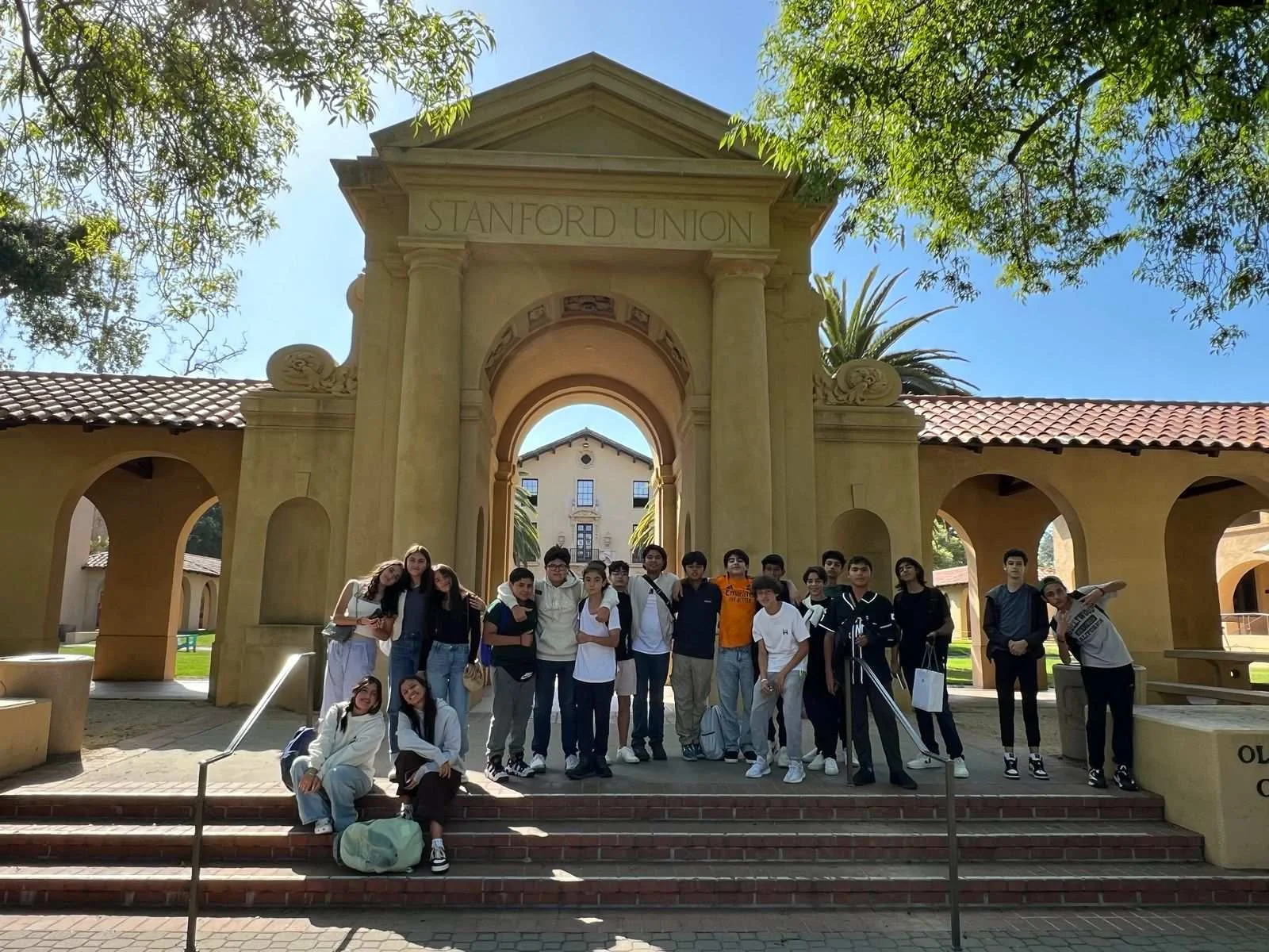 Abrimos la puerta al futuro de nuestros estudiantes