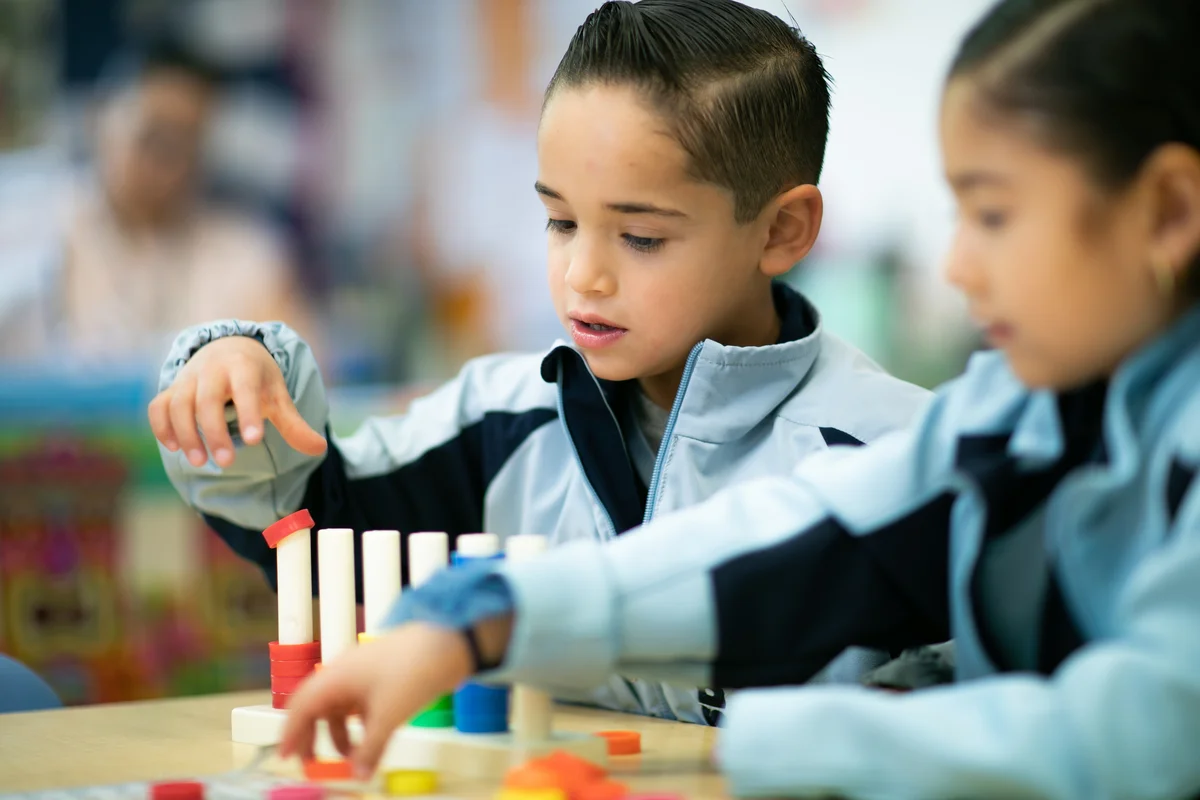 Solicita información