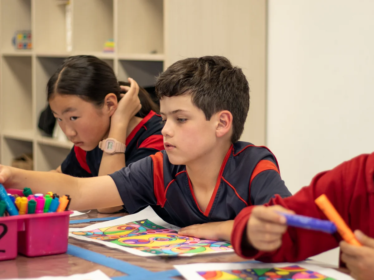 Solicita información