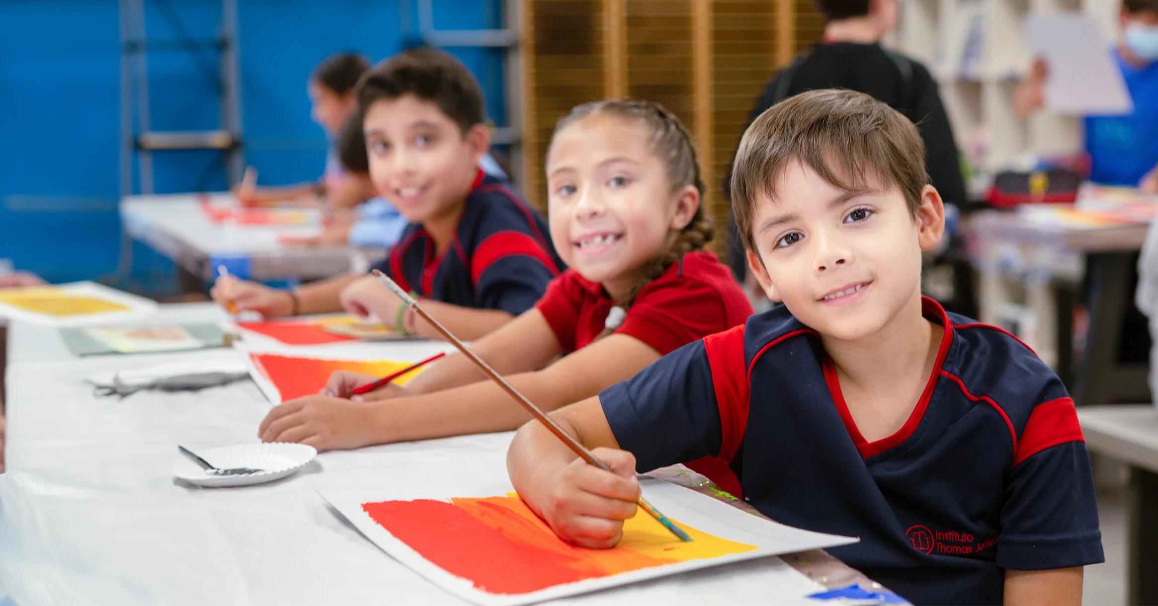 Solicita información