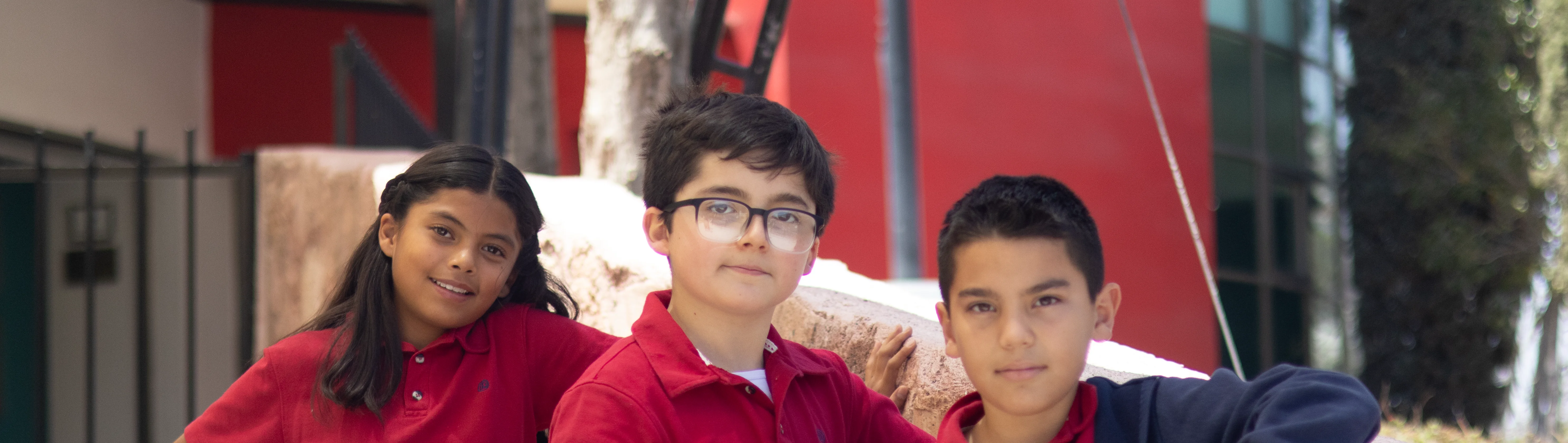 Solicita información