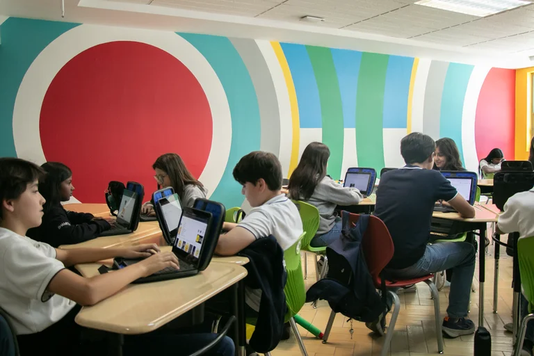 Educación potenciada con tecnología