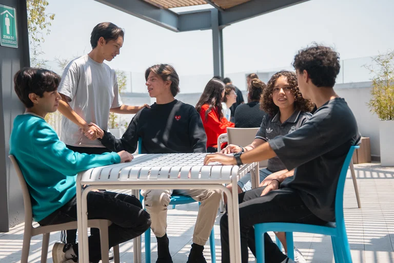 Comunicadores multilingües seguros de sí mismos